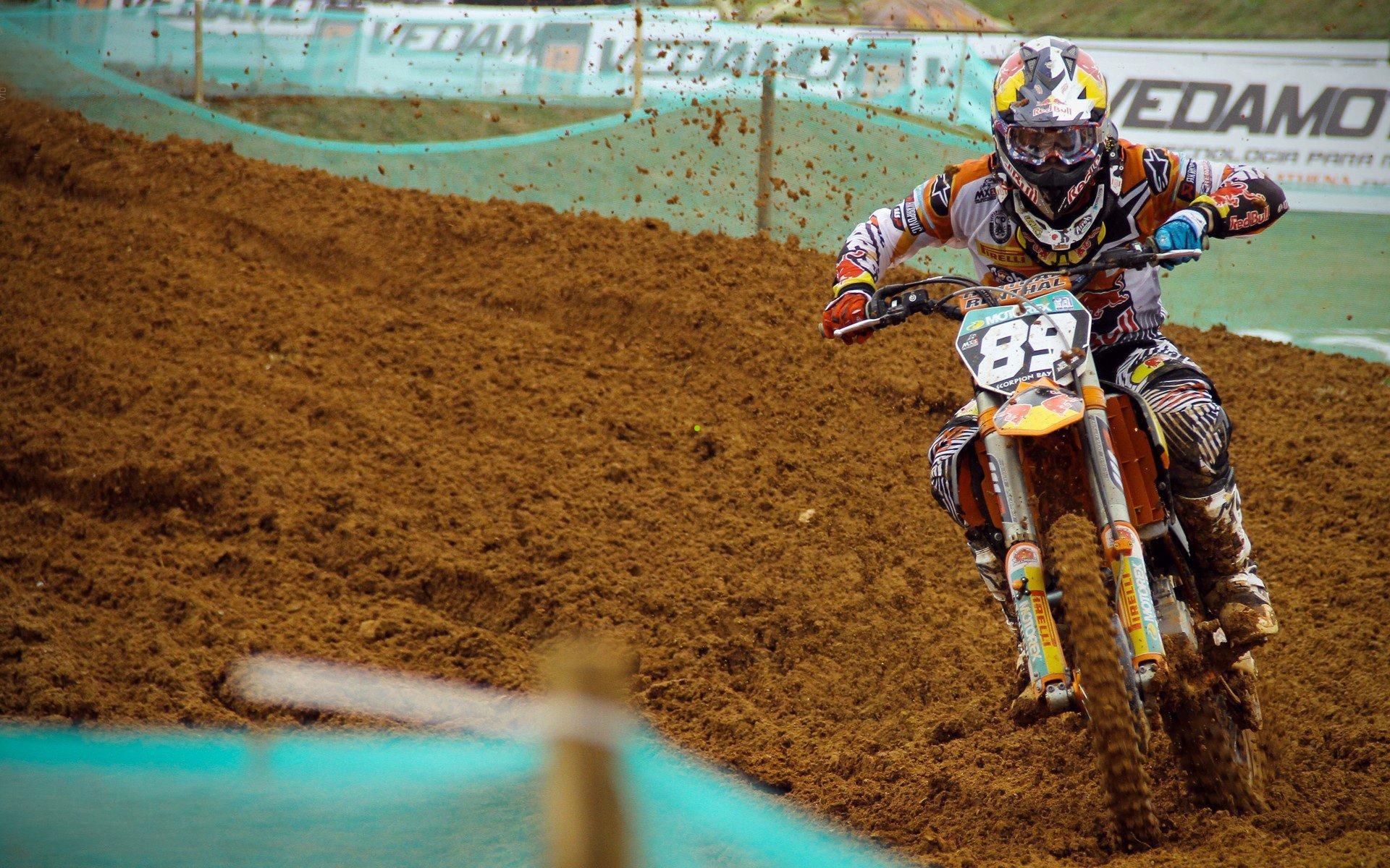 英媒盘点足坛破产球星，两人曾赴华踢球，离婚与奢靡生活成财务崩溃导火索