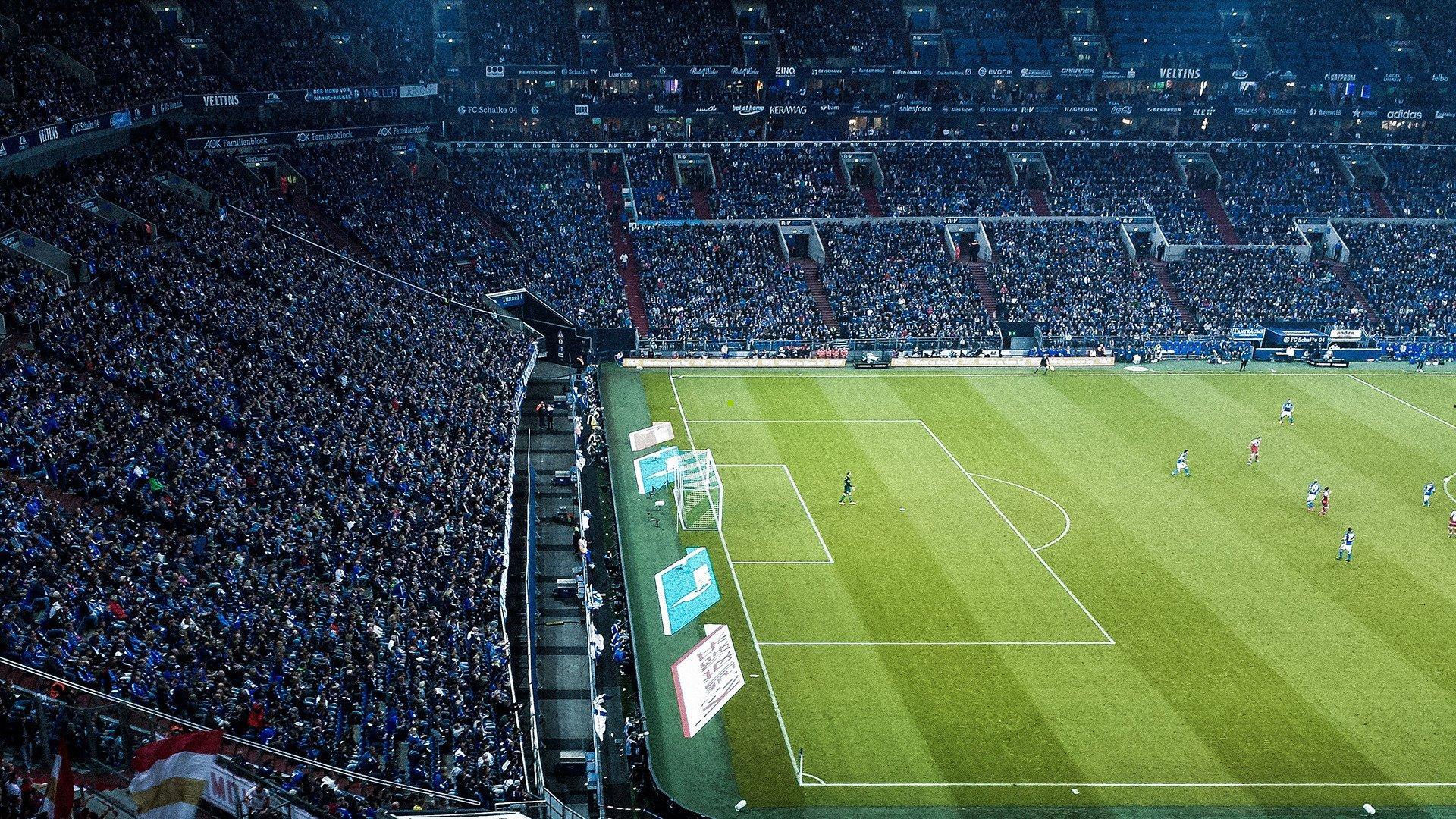 现场直击,李磊伤情无碍,已回归替补席助威球队关键战