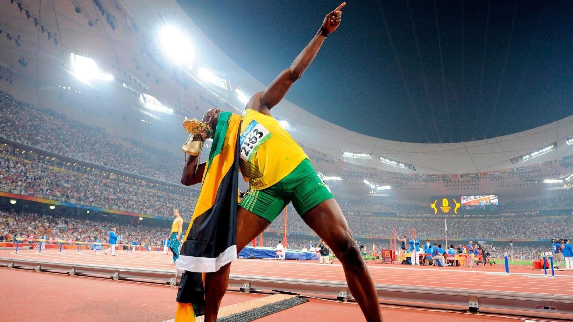 梅西半场双助攻主导战局，迈阿密两球领先新英格兰革命，阿尔巴与阿连德建功